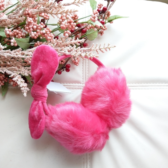 🍒NWT🍒 PINK FAUX FUR EARMUFFS WITH BOW TOP - Picture 3 of 9